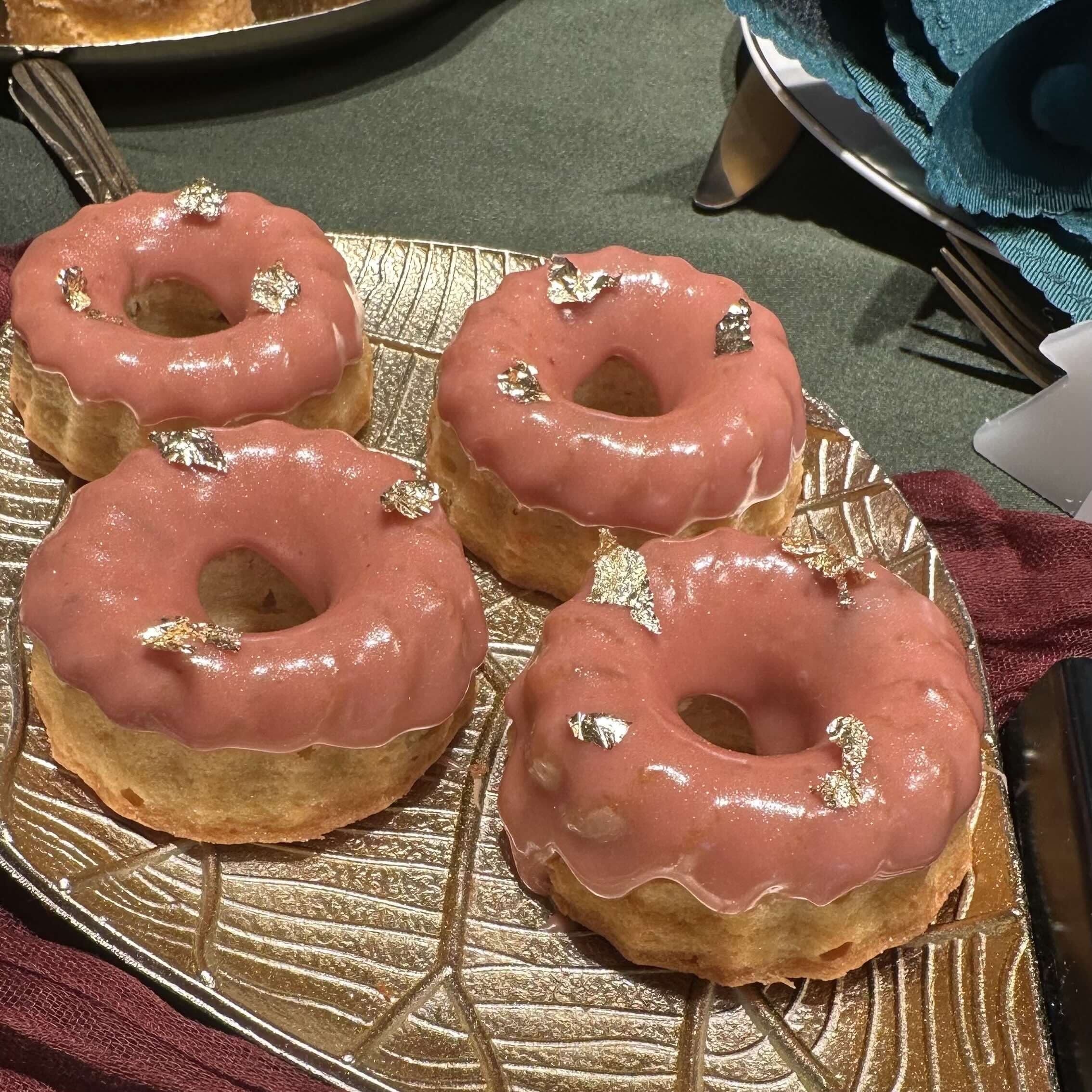 Dutch Vegan Bakery - Mini Amarenakersen tulband Dutch Vegan Bakery - Mini Amarenakersen tulband