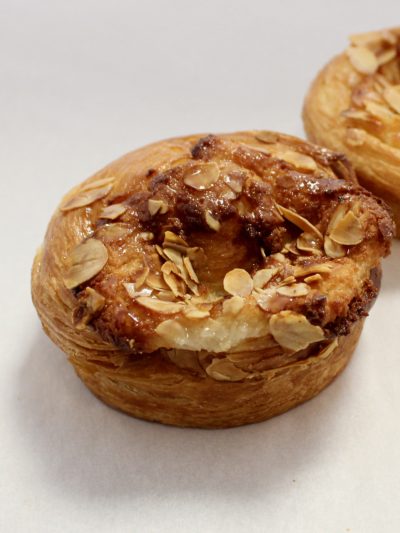 Dutch Vegan Bakery - Amandelbun