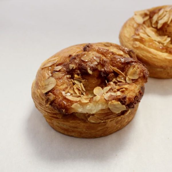 Dutch Vegan Bakery - Amandelbun